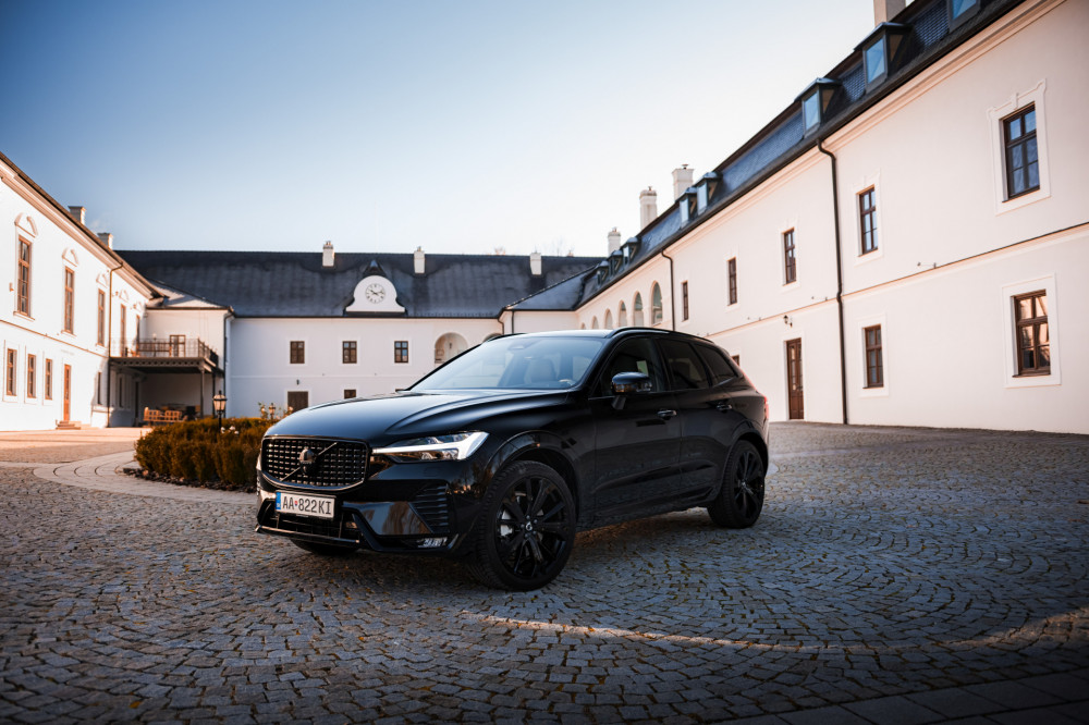 Volvo XC60 B5 AWD Black Edition